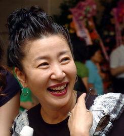 金慈玉葬礼参加明星,众明星齐聚葬礼缅怀传奇人生