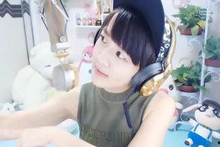 女主播镂空漏臀,引发网友热议