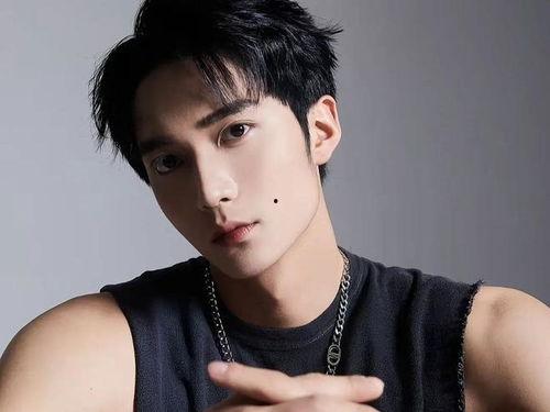 鹿单东个人资料,才华横溢的年轻艺术家，探索艺术与生活的完美融合