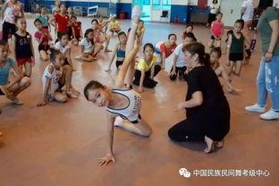 2018热门舞蹈搞笑,笑点满满，舞动欢乐时光